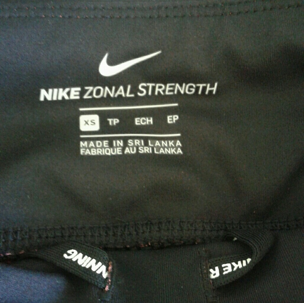 Nike Zonal strength crops NWT size XS - Picture 4 of 5